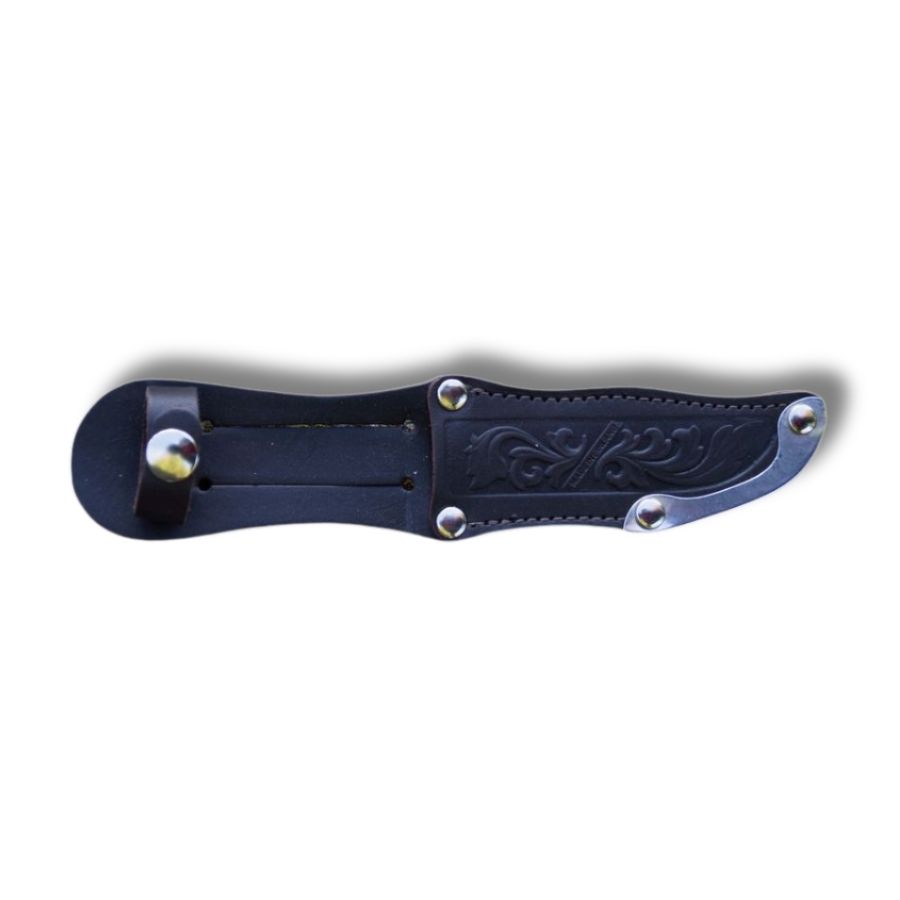 Iisakki Järvenpää Kolkka Scout Knife – robust spejderkniv med træskaft og skarp stålklinge.